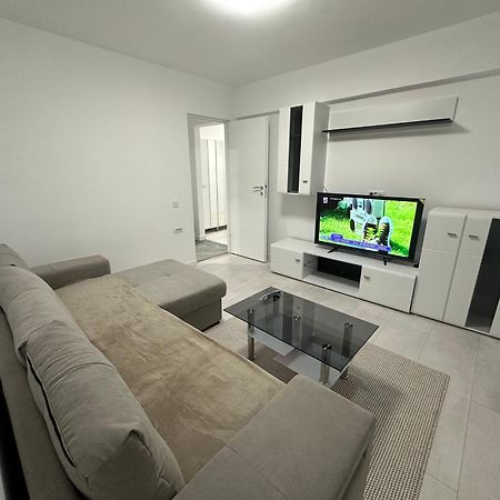 Apartament Ultra Central 3 Apartment Hunedoara Exterior photo